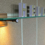 Regal_Hello_beleuchtet