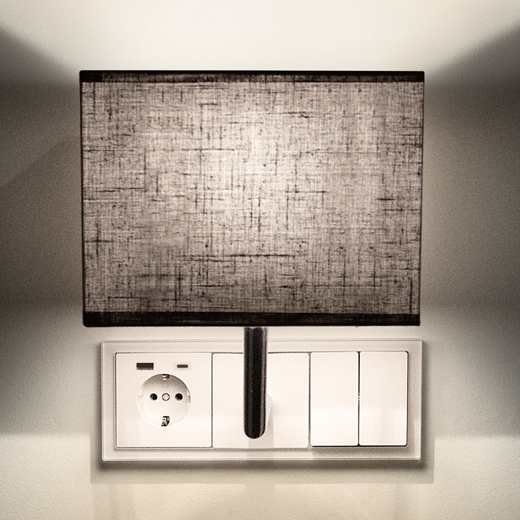 Schirmlampe_frontal_3er_bel_USB_754x754