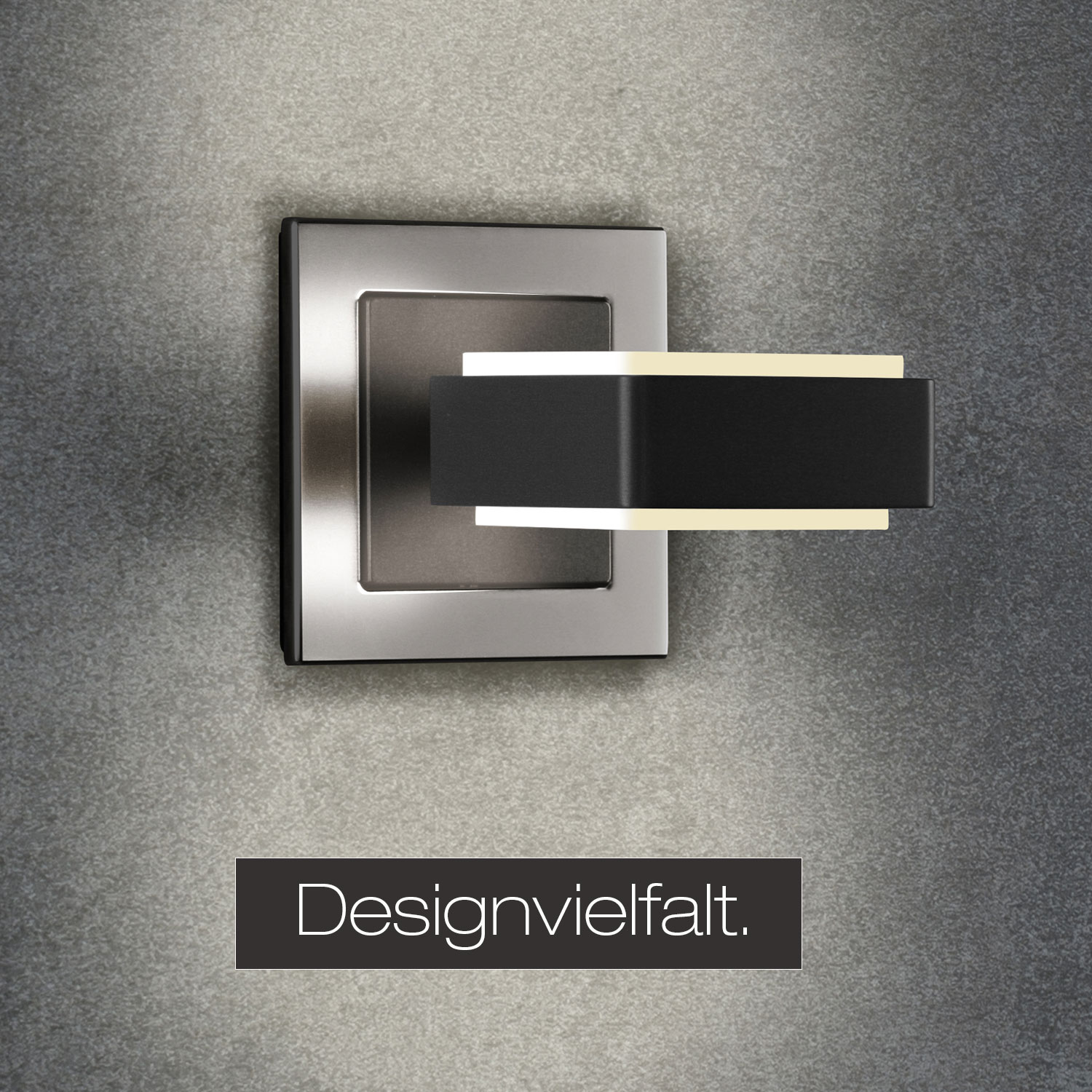 Wandlampe_anthrazit_alu_an_Balken