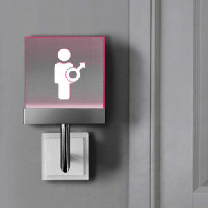 Standard_Licht-Board_Frontal_WC_Herren_an_rot_Tuerrahmen_754x754