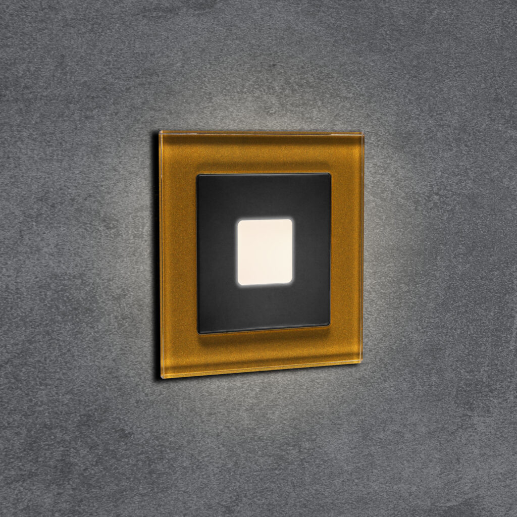 Treppenlicht_anthrazit_gold_perspektive_System_M_licht_an