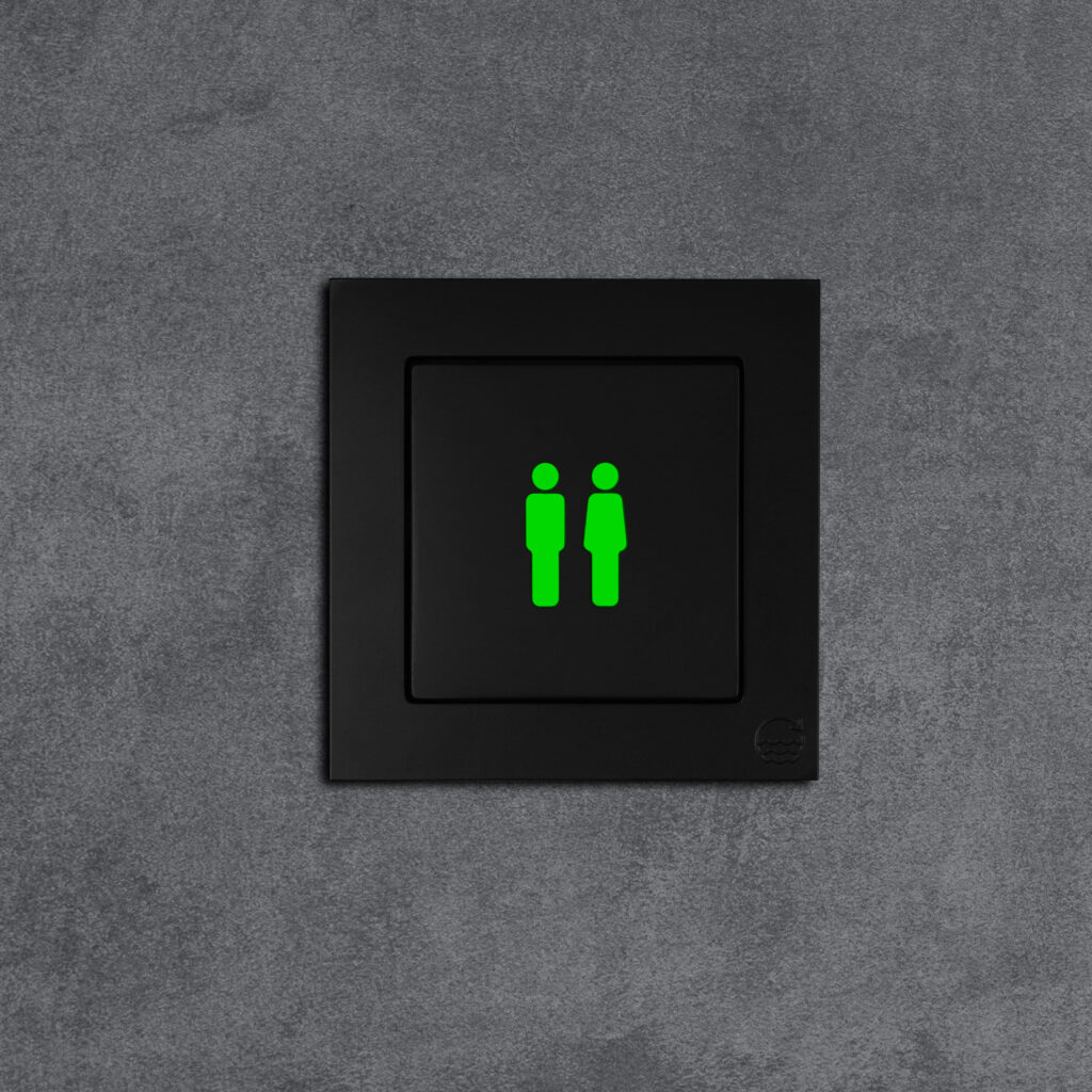 ocean_plastic_Licht_WC_frontal_System_M_licht_an_grün