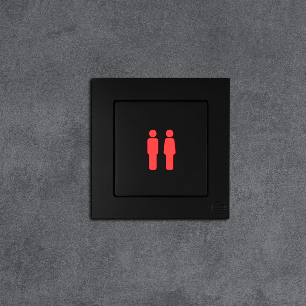 ocean_plastic_Licht_WC_frontal_System_M_licht_an_rot