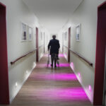 Bodenleuchte_03_licht_an_magenta