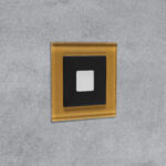 Treppenlicht_anthrazit_gold_perspektive_System_M_licht_aus