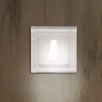 Treppenlicht_glas_weiß_frontal_System_M_Trapez_licht_an