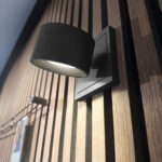 Wandleuchte_Akku_rund_schwarz_Akustikwand_01