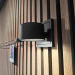 Wandleuchte_Akku_rund_schwarz_Akustikwand_02