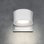 Wandleuchte_Akku_rund_weiß_glas_D_Life_frontal_licht_an