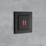 ocean_plastic_Licht_WC_perspektive_licht_an_rot